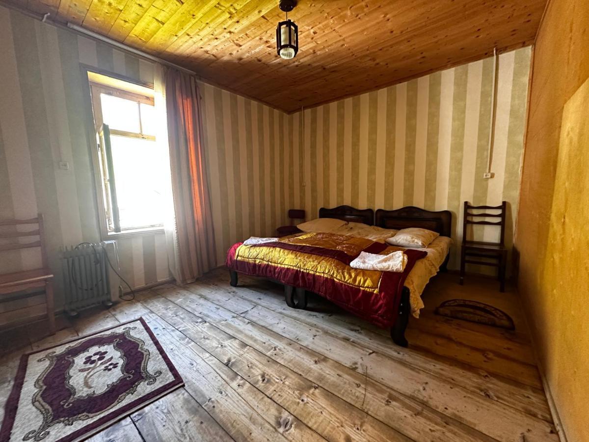 Guesthouse Angelina Uschguli Exterior foto