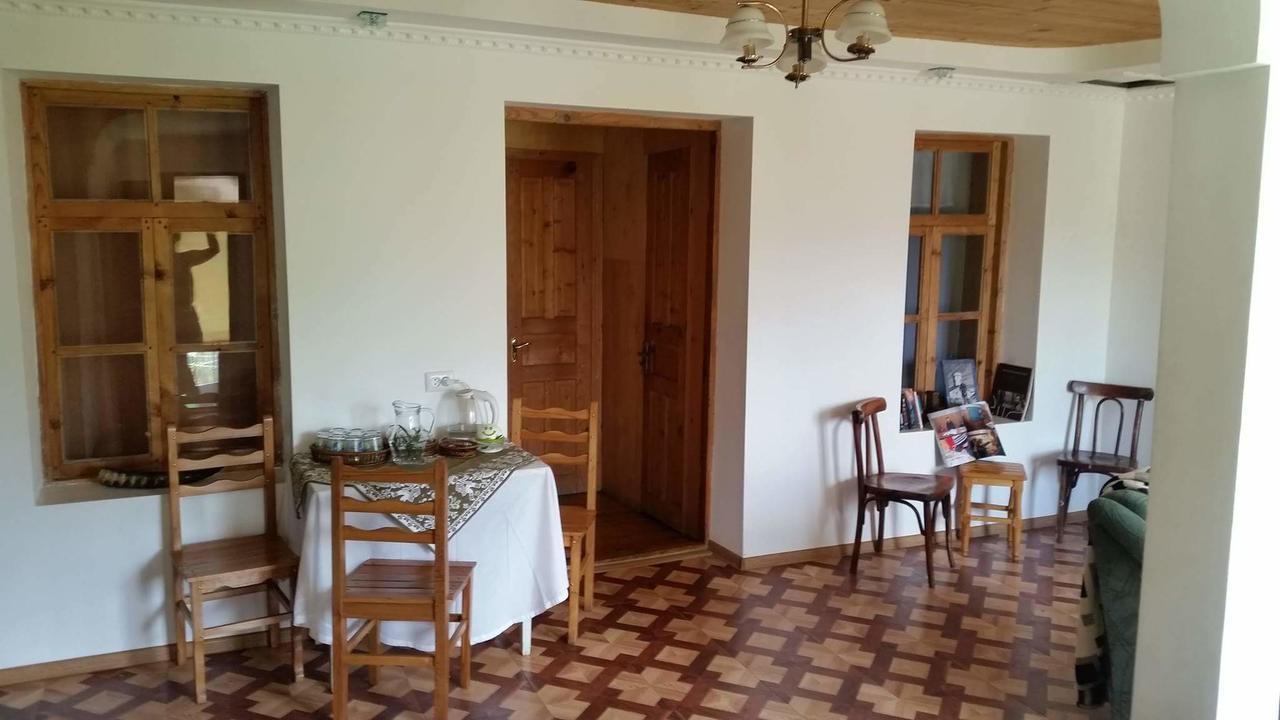Guesthouse Angelina Uschguli Exterior foto
